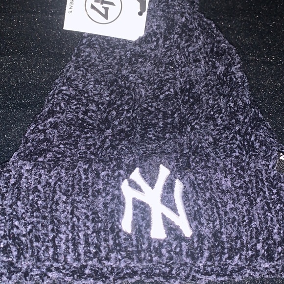 NY ‘47 Brand Women's Chenille Beanie Hat New York Yankees Pom Poof Ball NEW - Picture 10 of 11